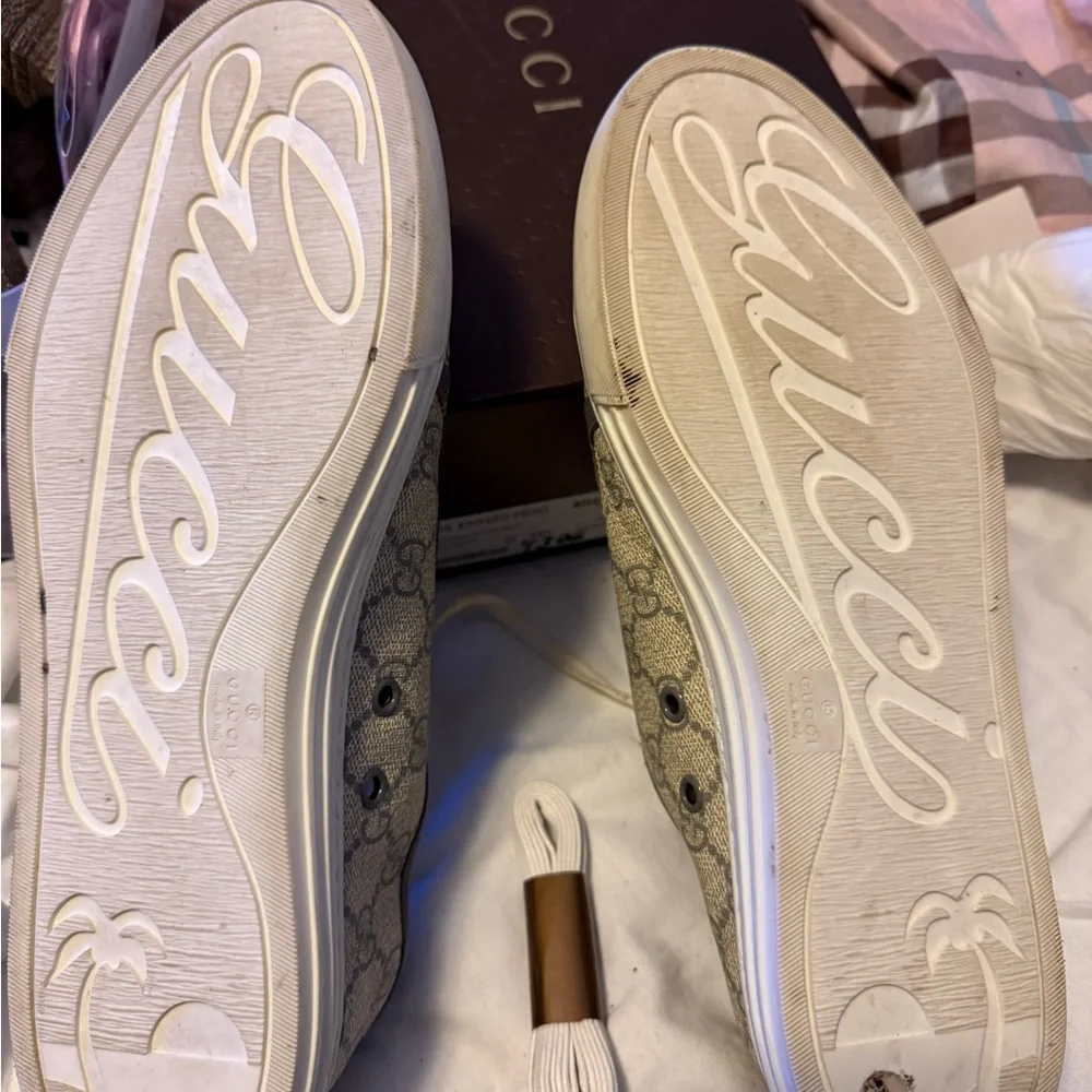 Gucci Tessuto sneakers 39.5 Preloved gently worn and ready for new adventures.
